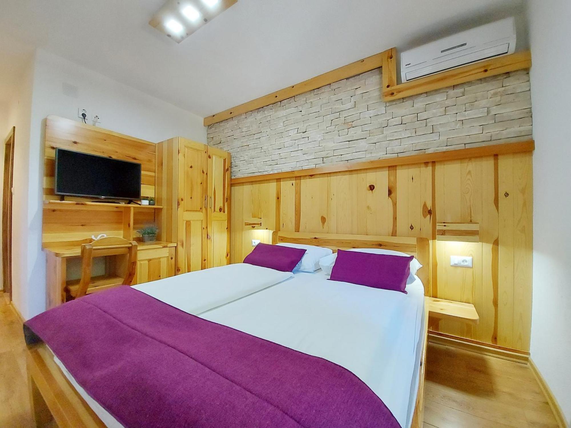 Plitvice Etno House I Bed & Breakfast Plitvicka Jezera Bagian luar foto